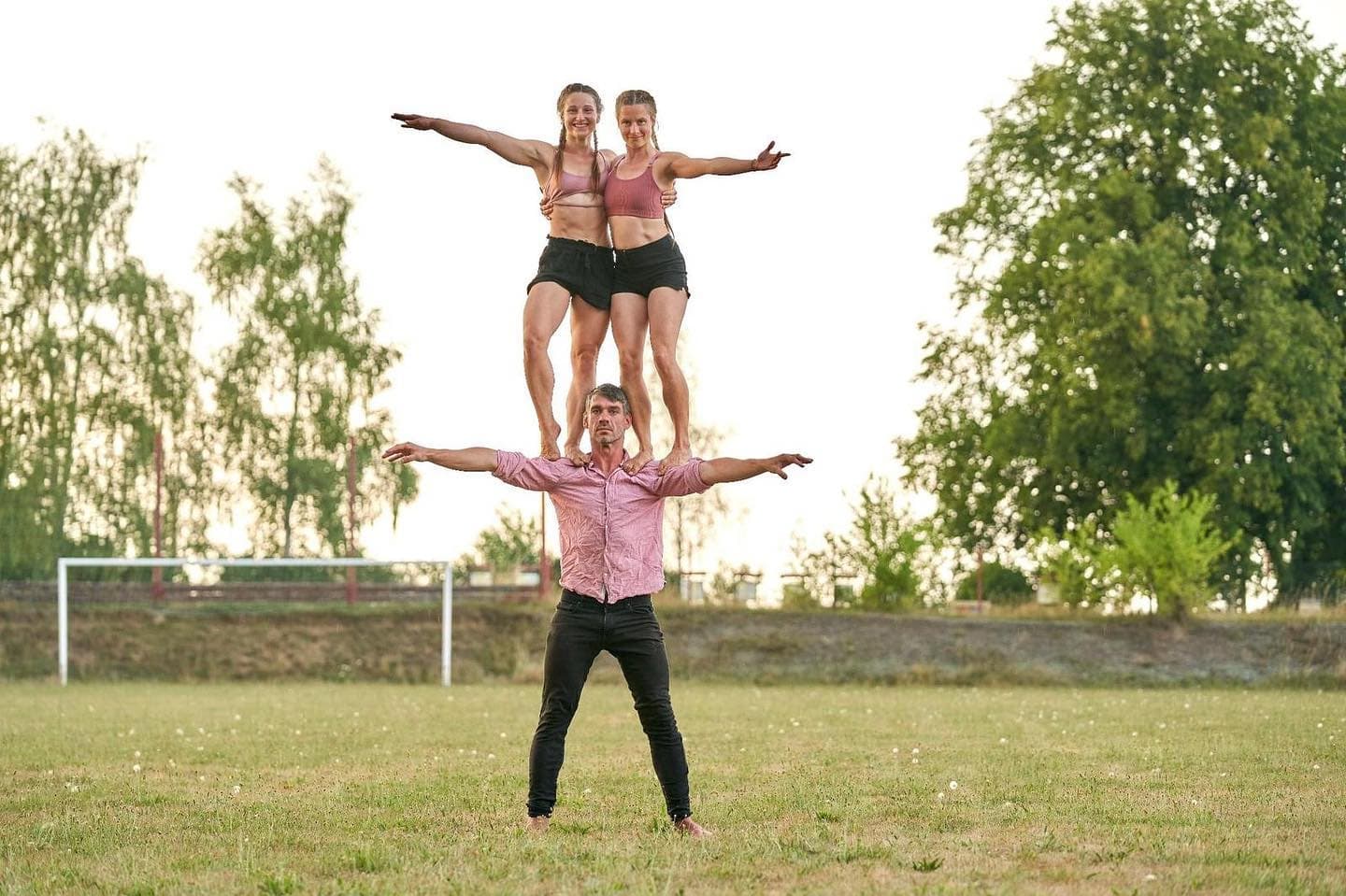 Akrobatik Pose 8